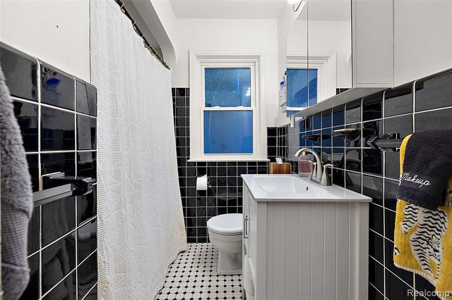 10024 Kingston Avenue, Huntington Woods, MI 48070