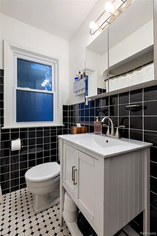 10024 Kingston Avenue, Huntington Woods, MI 48070