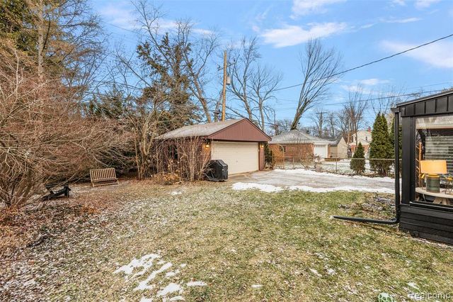 10024 Kingston Avenue, Huntington Woods, MI 48070