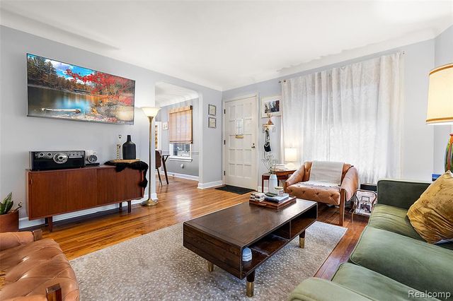 10024 Kingston Avenue, Huntington Woods, MI 48070