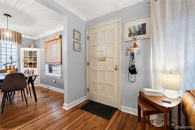 10024 Kingston Avenue, Huntington Woods, MI 48070