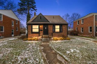 10024 Kingston Avenue, Huntington Woods, MI 48070