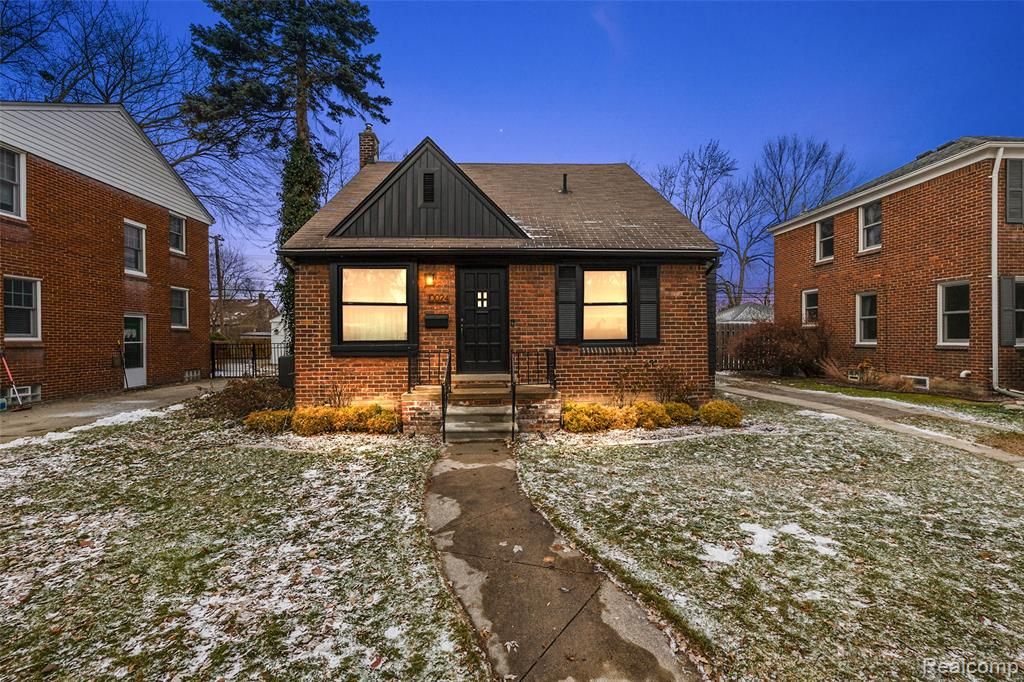 10024 Kingston Avenue, Huntington Woods, MI 48070