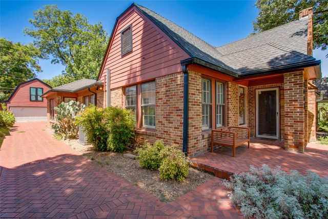 1007 N Winnetka Avenue, Dallas, TX 75208