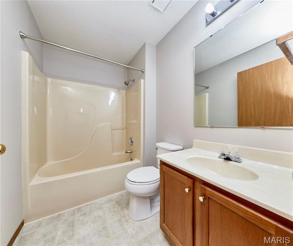 1033 Bieker Road, Washington, MO 63090