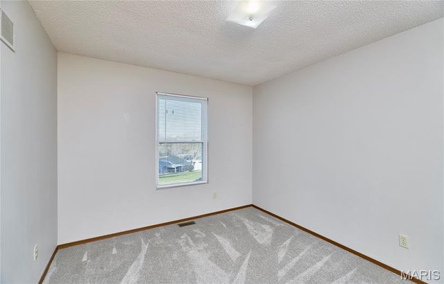 1033 Bieker Road, Washington, MO 63090