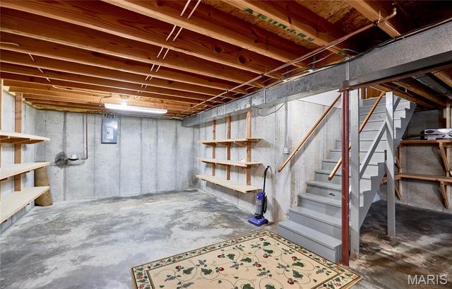 1033 Bieker Road, Washington, MO 63090