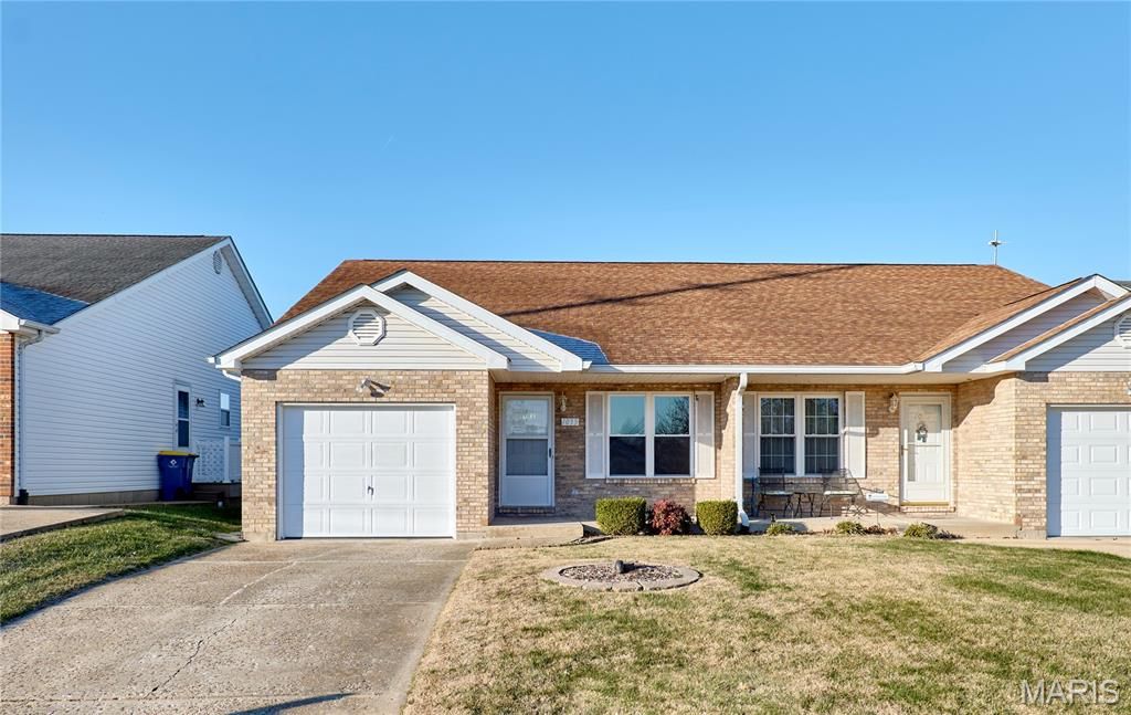 1033 Bieker Road, Washington, MO 63090