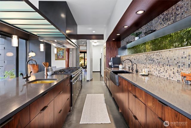 919 6th Street W, Kirkland, WA 98033