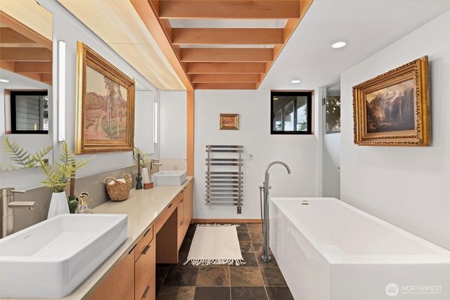 919 6th Street W, Kirkland, WA 98033