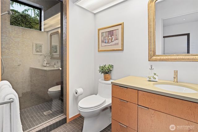 919 6th Street W, Kirkland, WA 98033