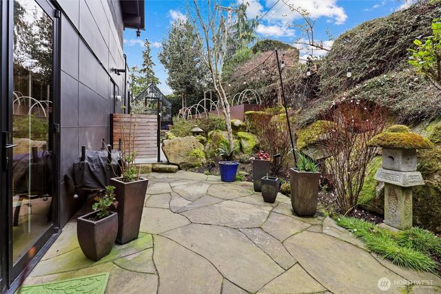 919 6th Street W, Kirkland, WA 98033