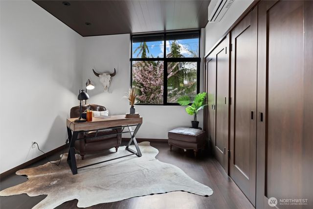 919 6th Street W, Kirkland, WA 98033