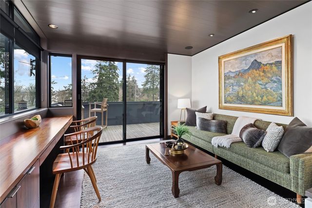 919 6th Street W, Kirkland, WA 98033