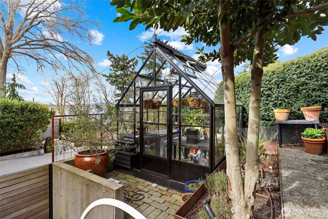 919 6th Street W, Kirkland, WA 98033