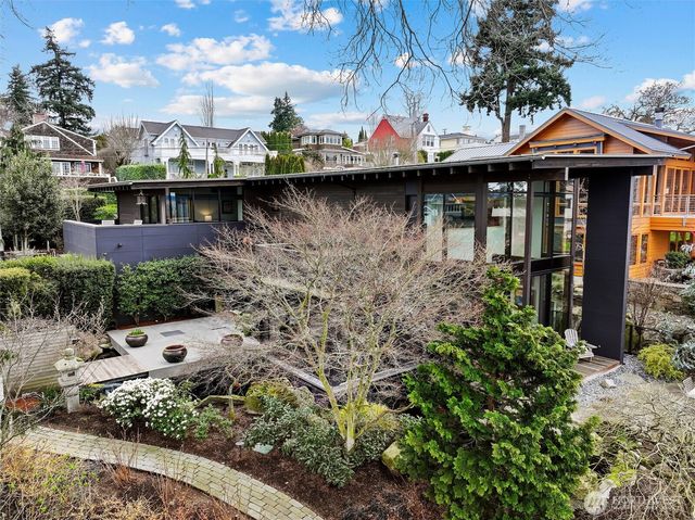 919 6th Street W, Kirkland, WA 98033