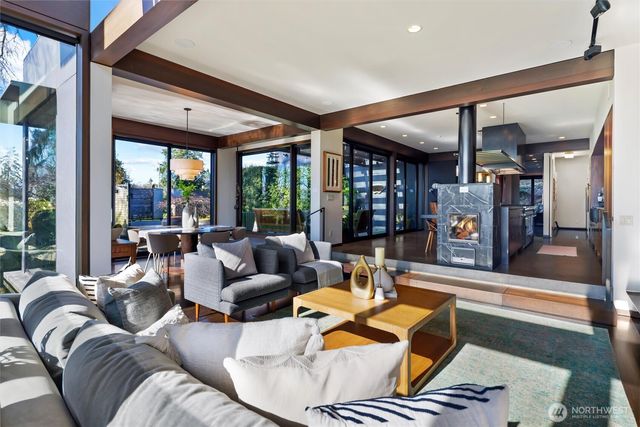 919 6th Street W, Kirkland, WA 98033