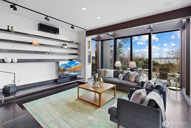 919 6th Street W, Kirkland, WA 98033