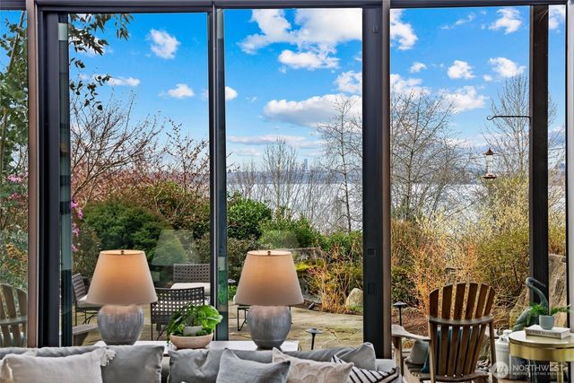 919 6th Street W, Kirkland, WA 98033