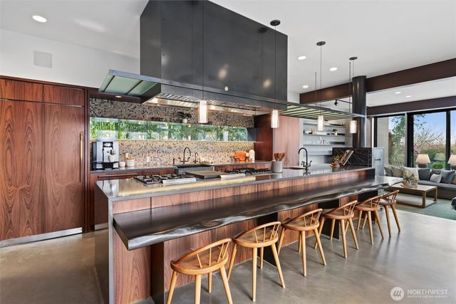 919 6th Street W, Kirkland, WA 98033