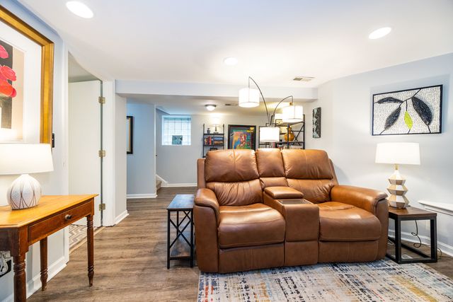 4836 N Oakley Avenue 1, Chicago, IL 60625