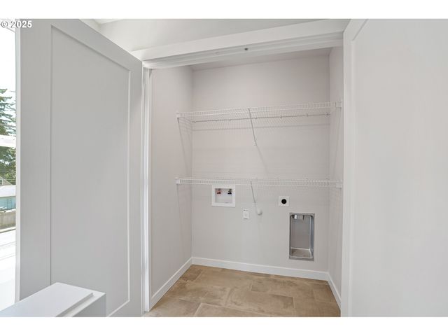 15155 E Burnside, Portland, OR 97233