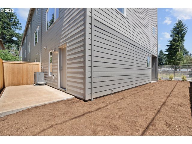 15155 E Burnside, Portland, OR 97233