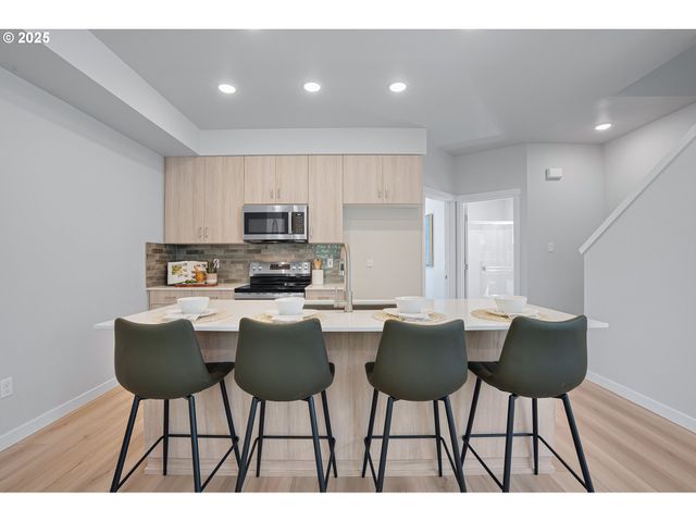 15155 E Burnside, Portland, OR 97233