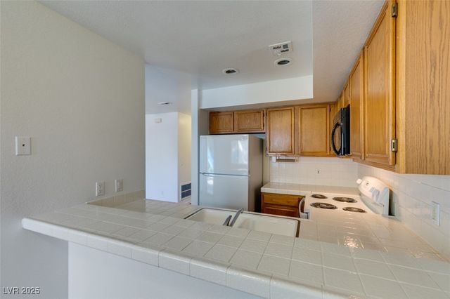 2220 Pine Breeze Lane 103, Las Vegas, NV 89119