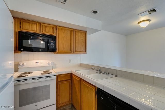 2220 Pine Breeze Lane 103, Las Vegas, NV 89119