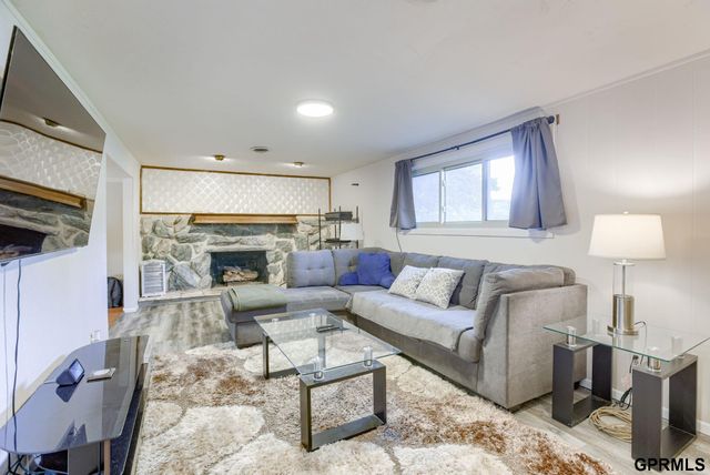 13116 Southdale Circle, Omaha, NE 68137