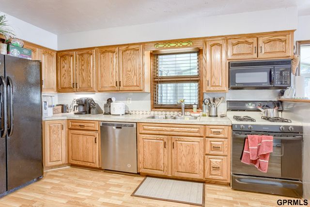 13116 Southdale Circle, Omaha, NE 68137