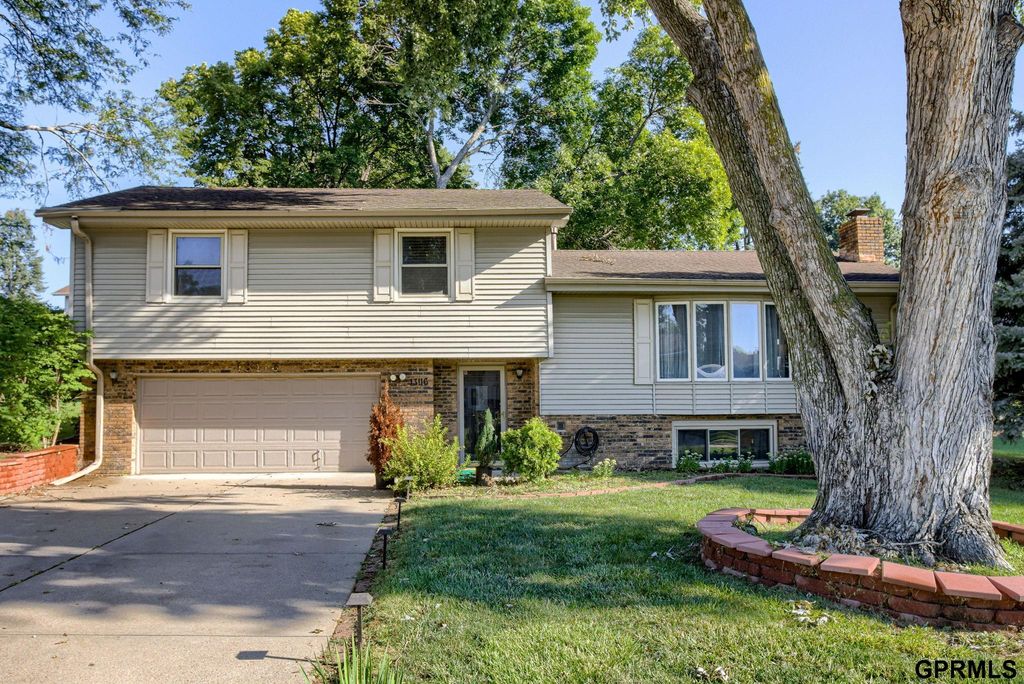 13116 Southdale Circle, Omaha, NE 68137