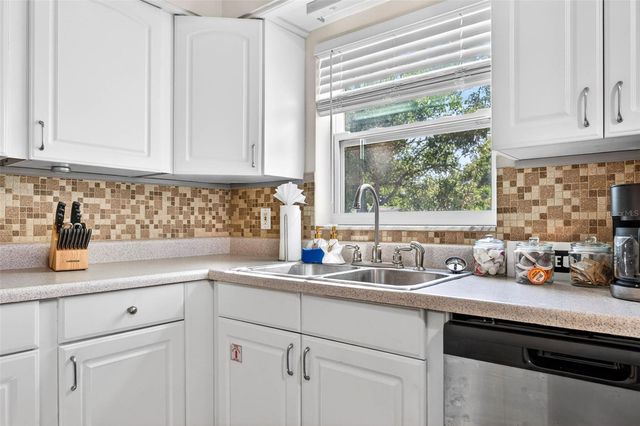 2220 LAUREN DRIVE, Largo, FL 33774