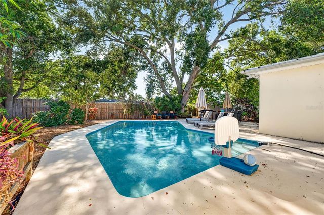 2220 LAUREN DRIVE, Largo, FL 33774