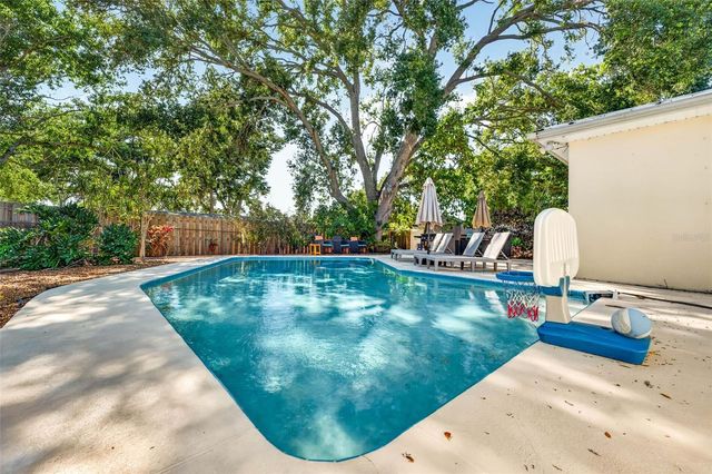 2220 LAUREN DRIVE, Largo, FL 33774