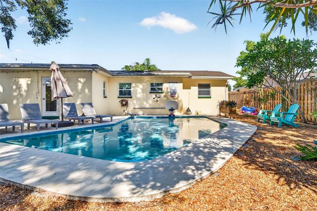 2220 LAUREN DRIVE, Largo, FL 33774