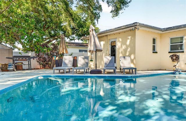 2220 LAUREN DRIVE, Largo, FL 33774