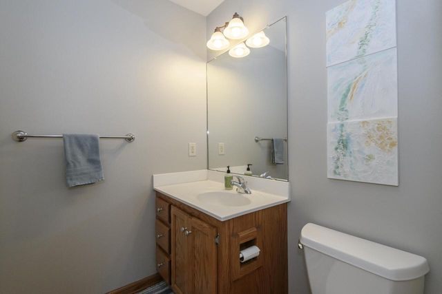 4195 W Squire AVENUE, Greenfield, WI 53221