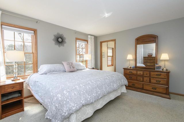 4195 W Squire AVENUE, Greenfield, WI 53221