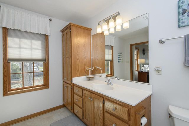 4195 W Squire AVENUE, Greenfield, WI 53221