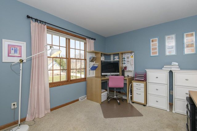 4195 W Squire AVENUE, Greenfield, WI 53221