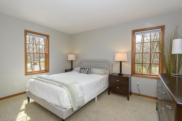 4195 W Squire AVENUE, Greenfield, WI 53221