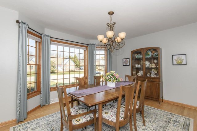 4195 W Squire AVENUE, Greenfield, WI 53221