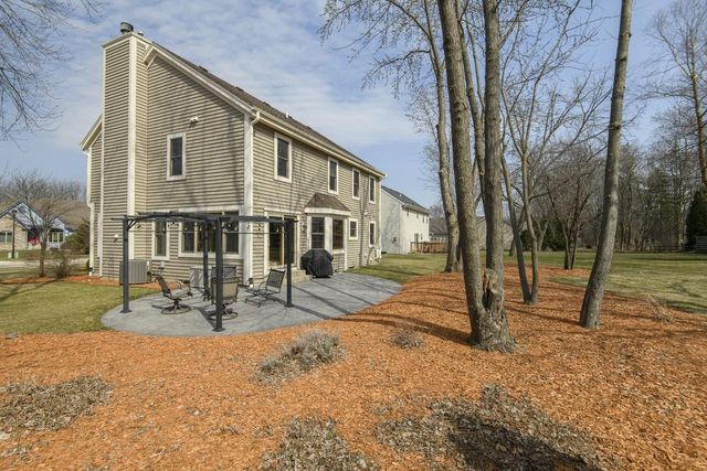 4195 W Squire AVENUE, Greenfield, WI 53221