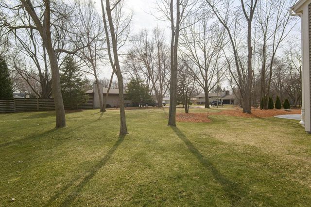 4195 W Squire AVENUE, Greenfield, WI 53221