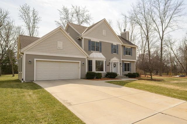 4195 W Squire AVENUE, Greenfield, WI 53221