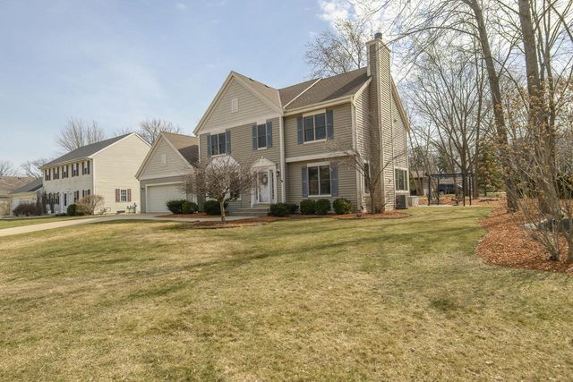 4195 W Squire AVENUE, Greenfield, WI 53221