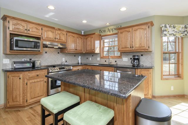 4195 W Squire AVENUE, Greenfield, WI 53221