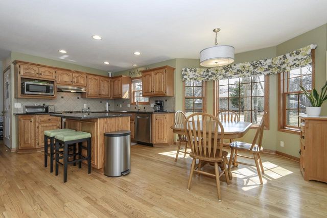 4195 W Squire AVENUE, Greenfield, WI 53221